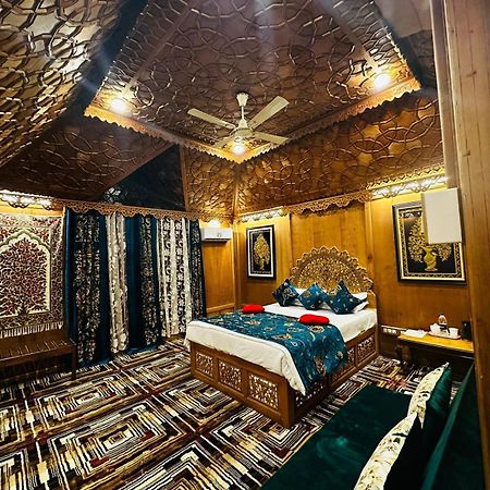 The Heritage Safina Group Of Houseboats Srīnagar Extérieur photo