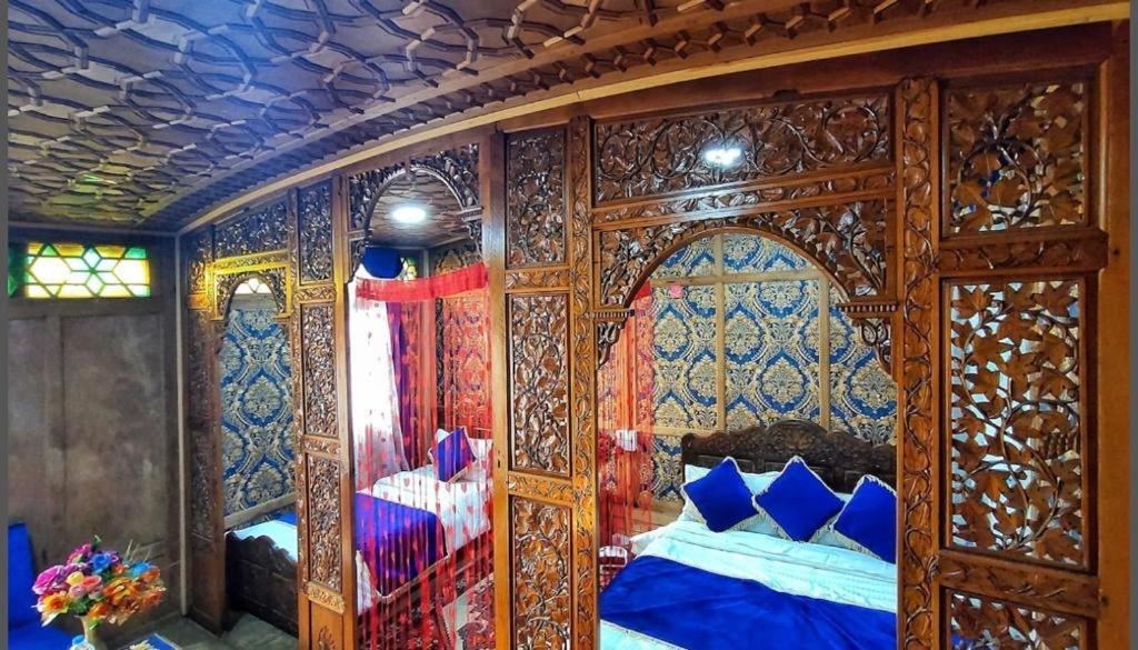 The Heritage Safina Group Of Houseboats Srīnagar Extérieur photo