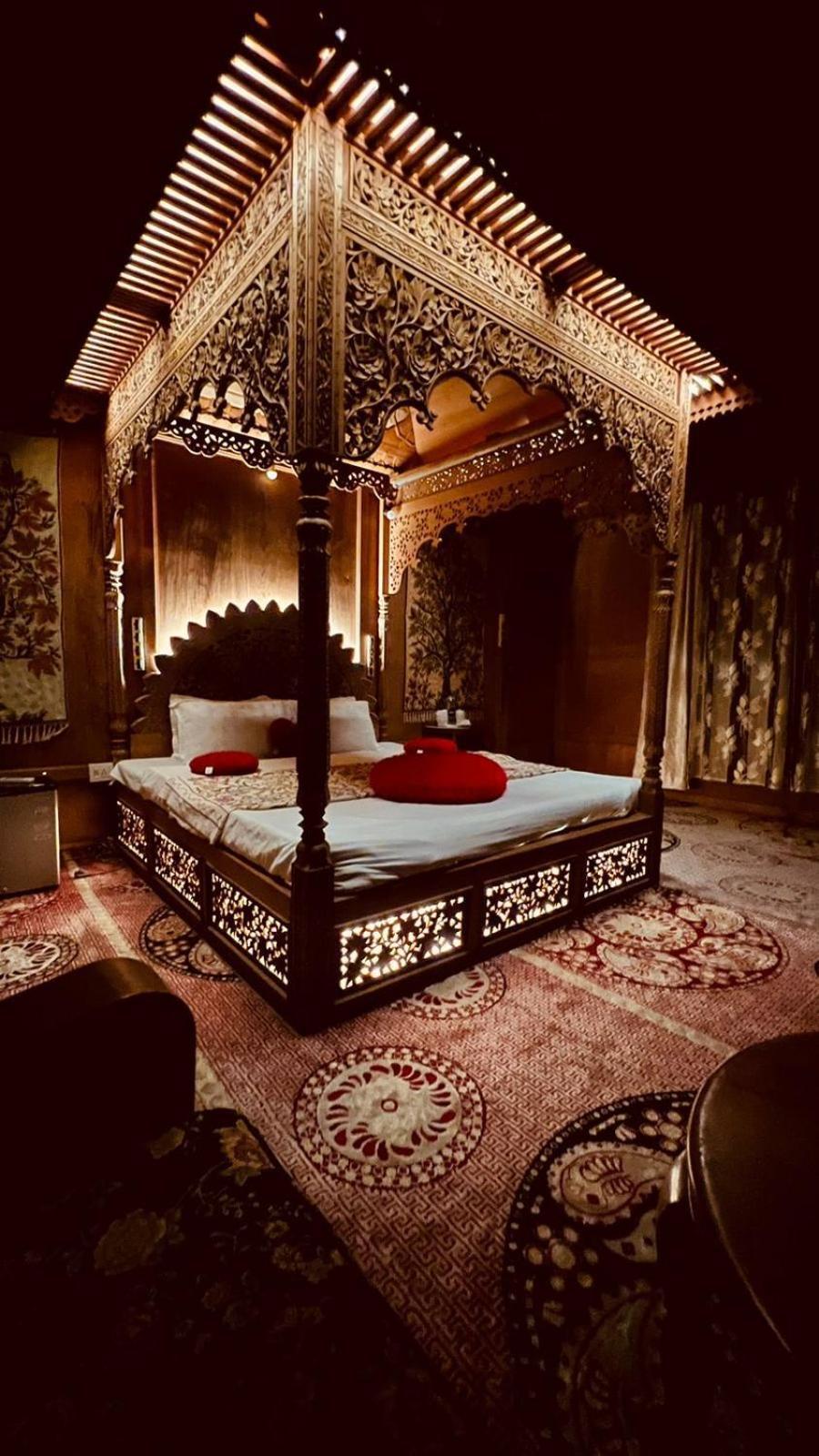 The Heritage Safina Group Of Houseboats Srīnagar Extérieur photo