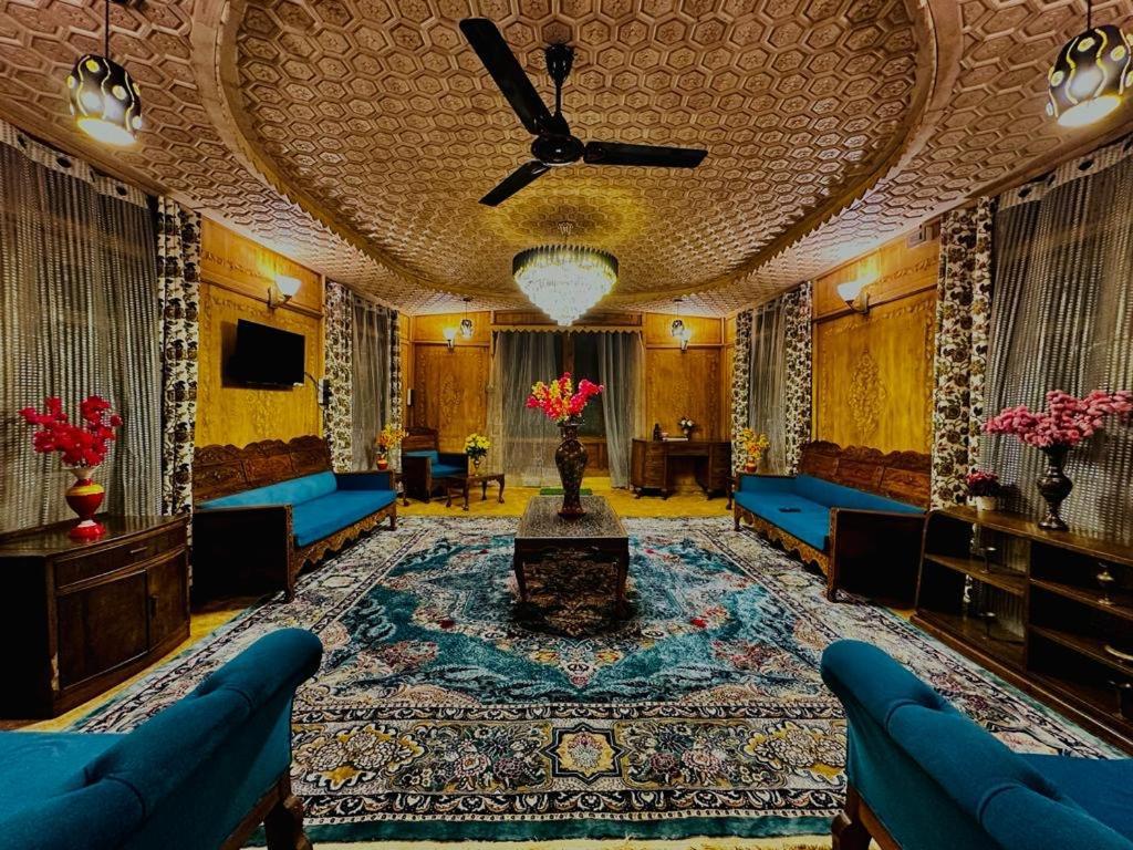 The Heritage Safina Group Of Houseboats Srīnagar Extérieur photo
