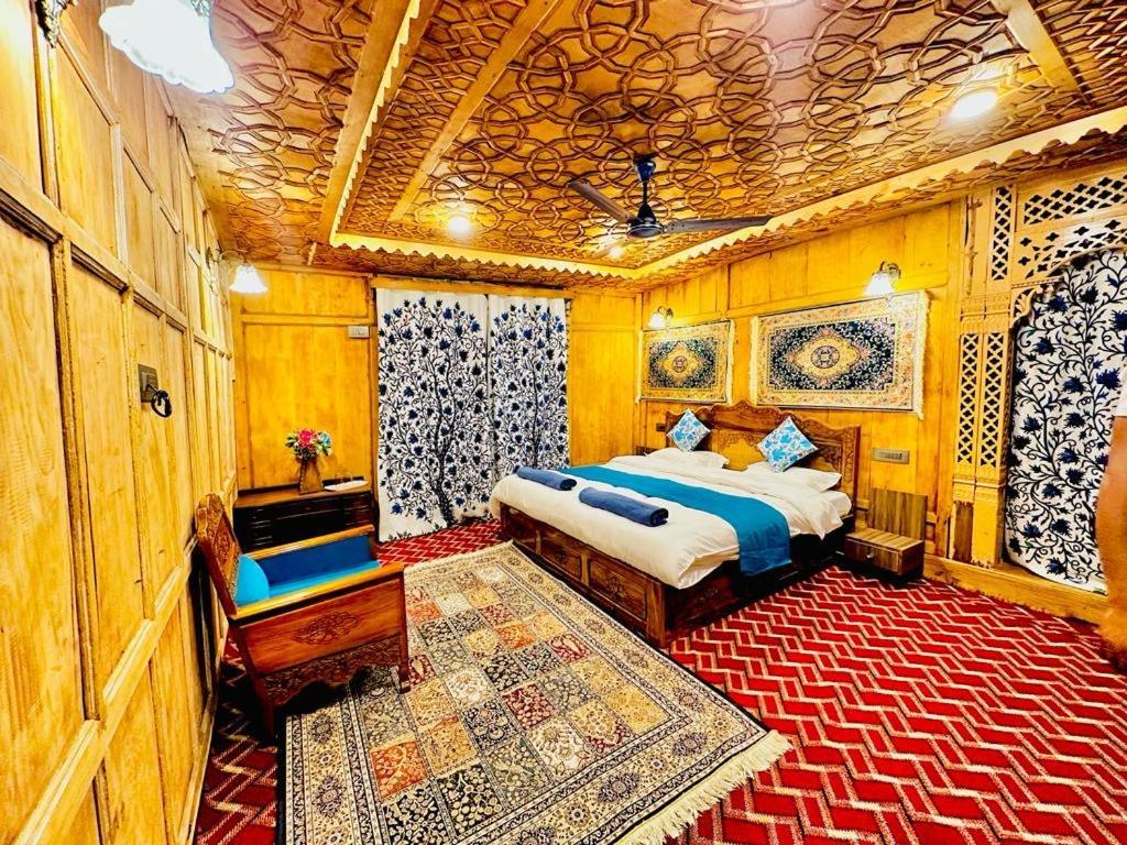 The Heritage Safina Group Of Houseboats Srīnagar Extérieur photo