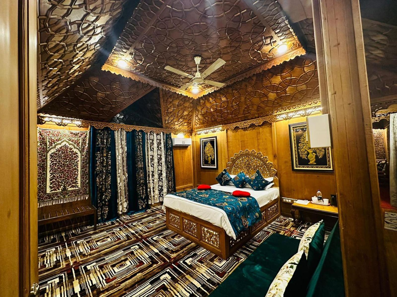 The Heritage Safina Group Of Houseboats Srīnagar Extérieur photo