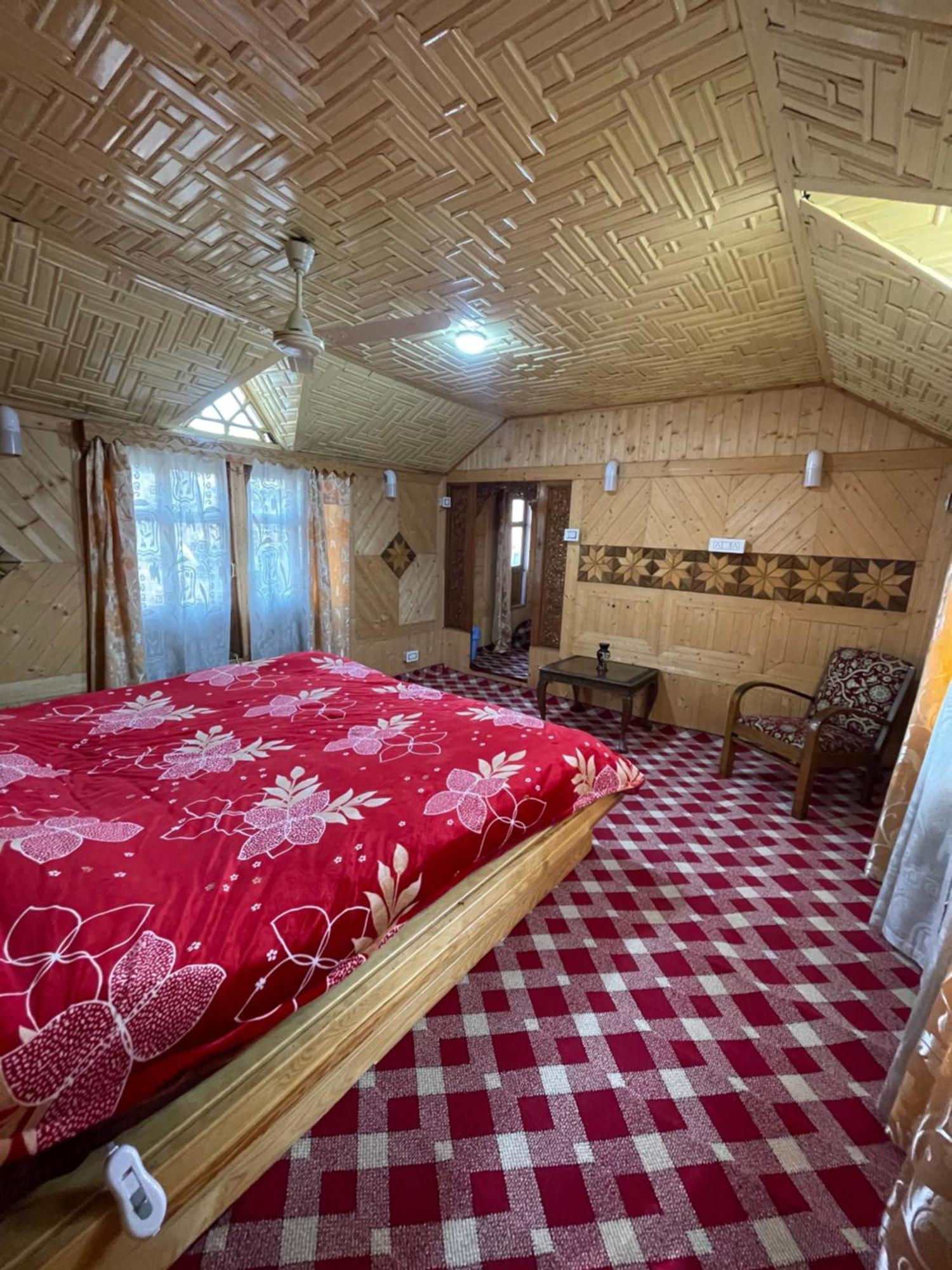 The Heritage Safina Group Of Houseboats Srīnagar Extérieur photo