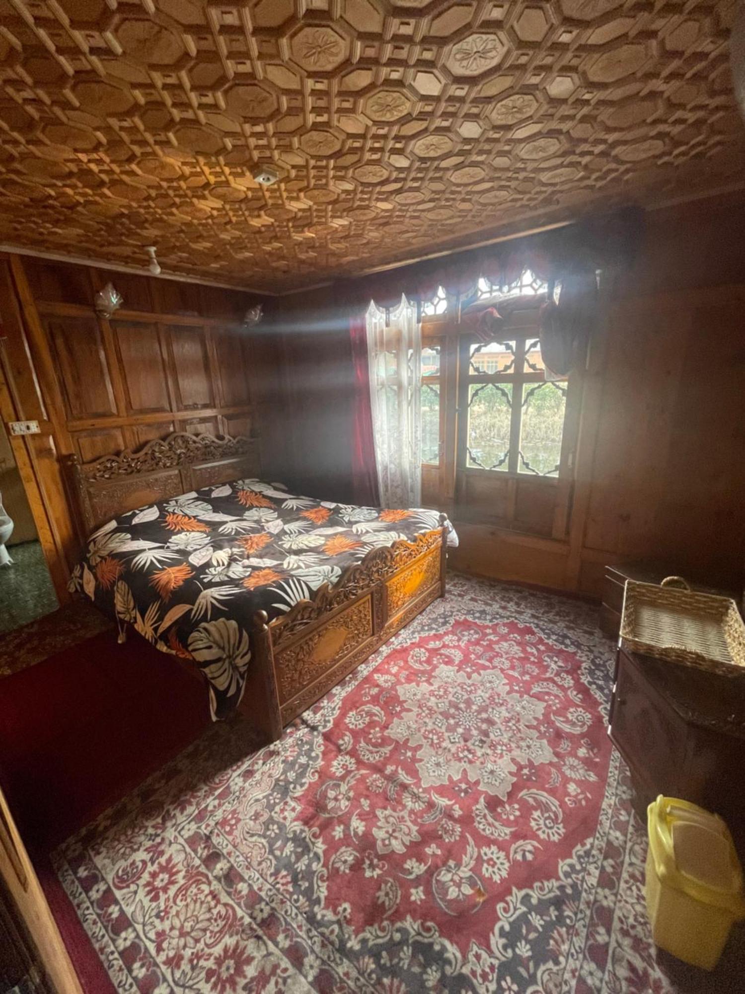 The Heritage Safina Group Of Houseboats Srīnagar Extérieur photo