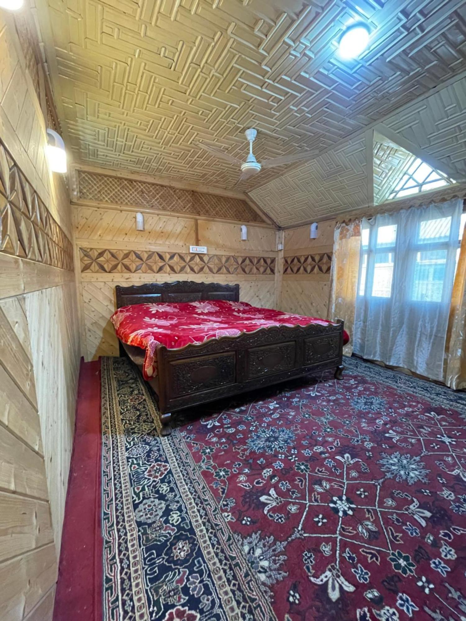 The Heritage Safina Group Of Houseboats Srīnagar Extérieur photo