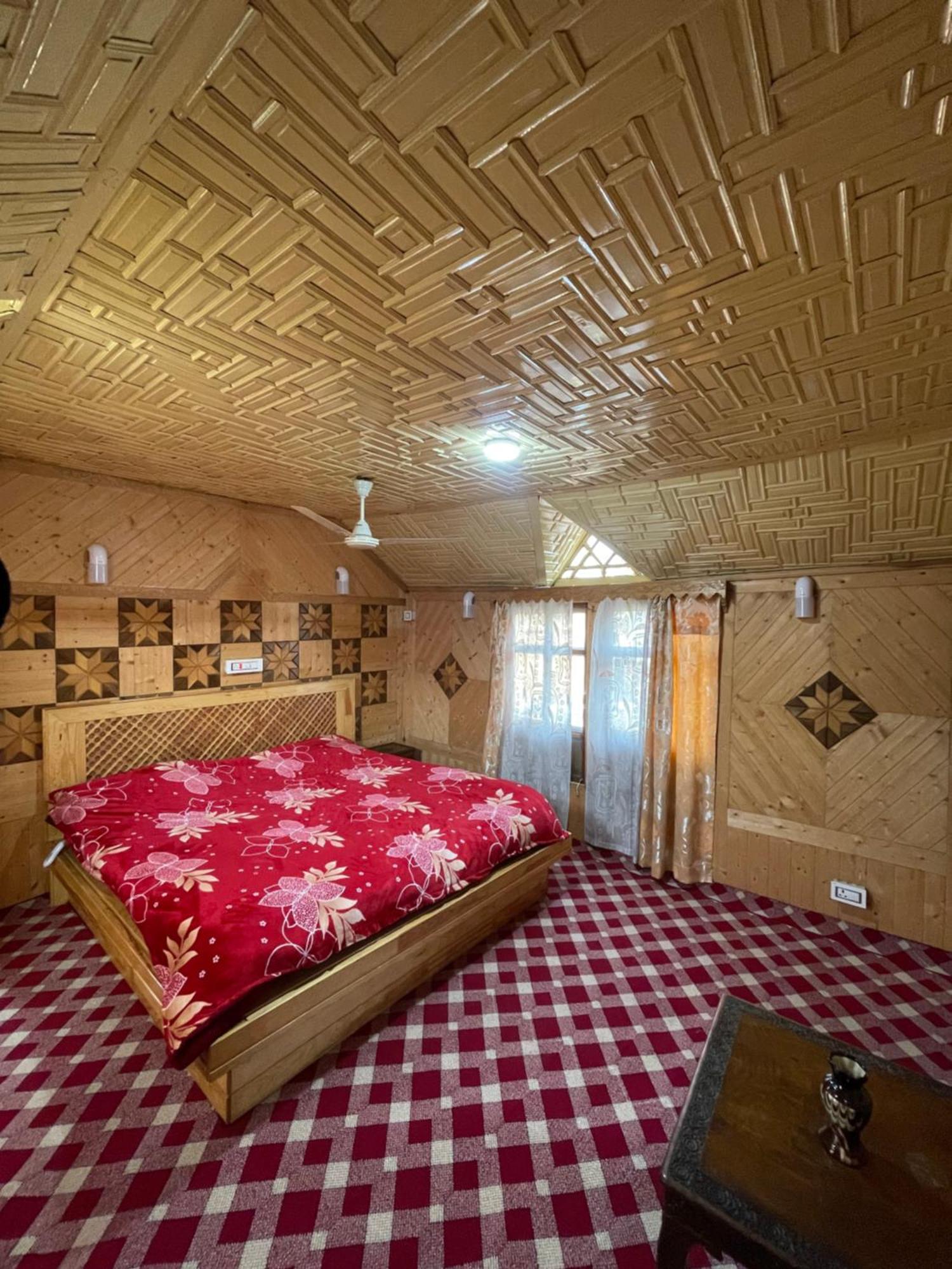The Heritage Safina Group Of Houseboats Srīnagar Extérieur photo